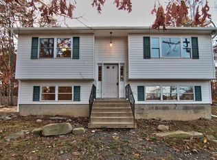 4369 Pine Ridge Dr E, Bushkill, PA 18324