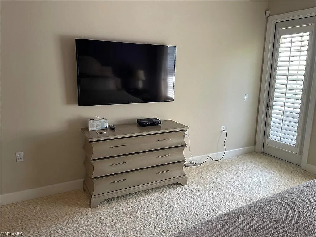 3 bed, 3.0 bath, 2424 sqft, $8,500 — Photo 4