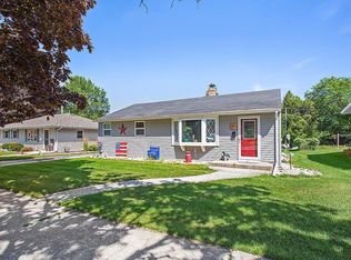 1013 N 6th St, Manitowoc, WI 54220