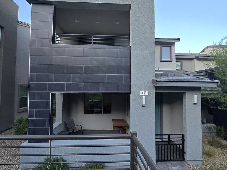 499 Fairview Hills St — Photo 1