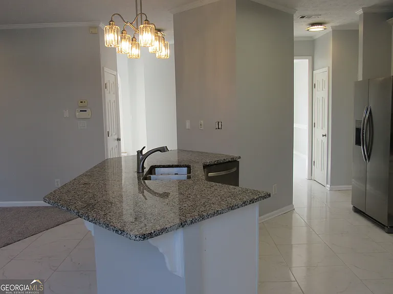305 Sunderland Cir — Photo 11