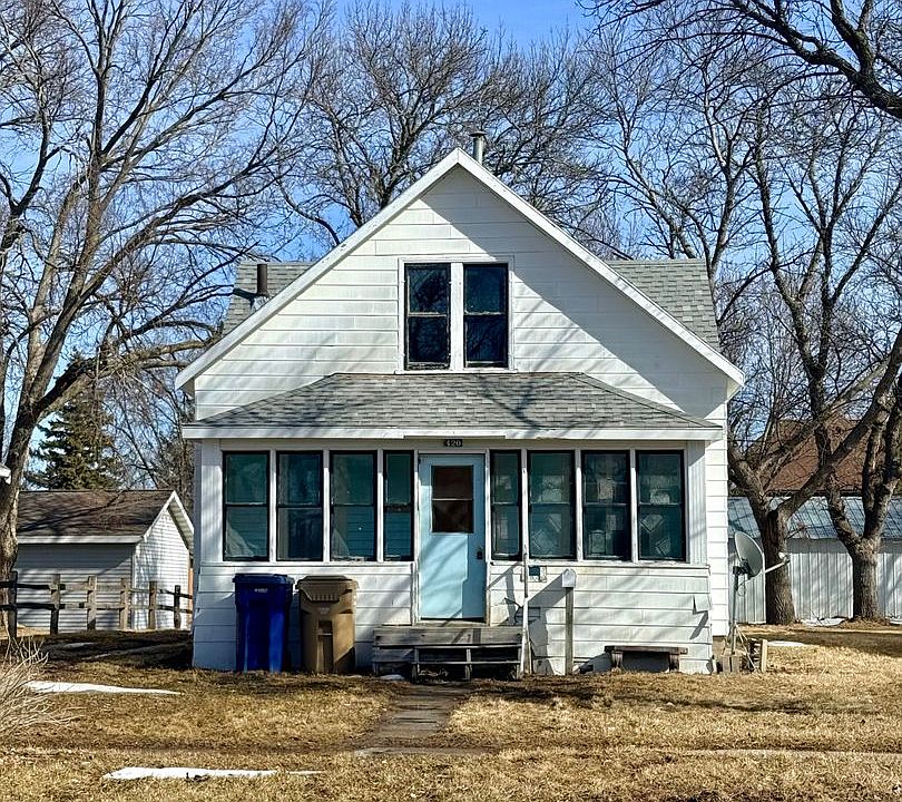 1st image of 420 4th St SE