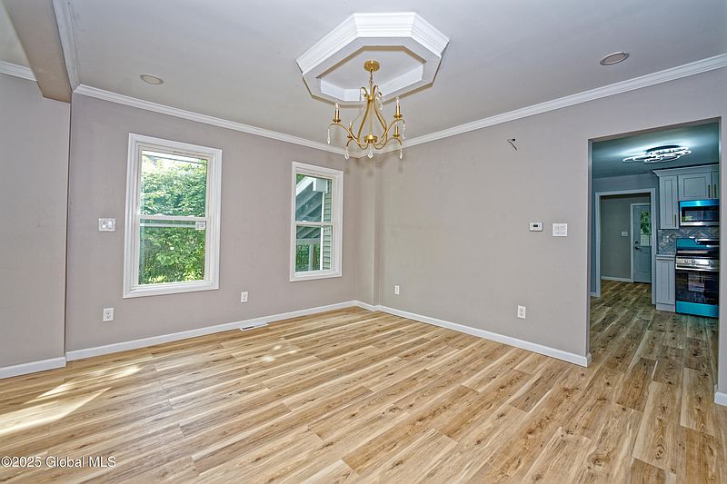 5th image of 1095 Palmer Avenue
