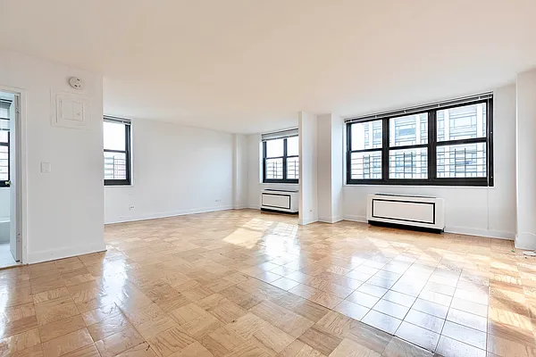 Rented by Manhattan Realty Group | media 17