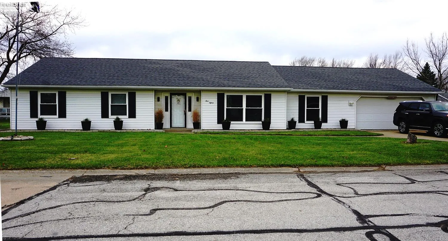 415 Meadow Ln photo 1