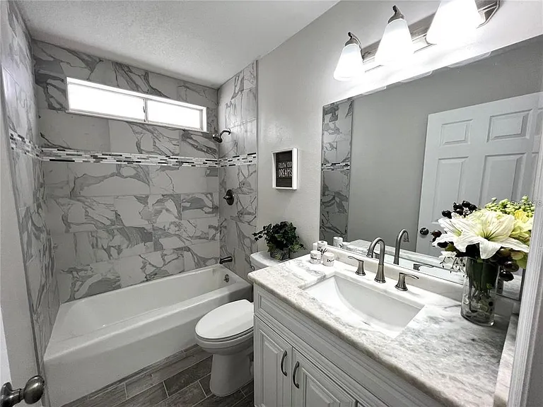 912 La Jolla Ave — Photo 22