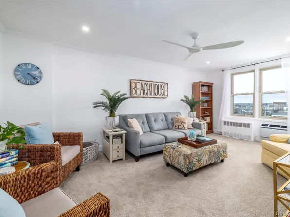 560 W Broadway #4G, Long Beach, NY 11561