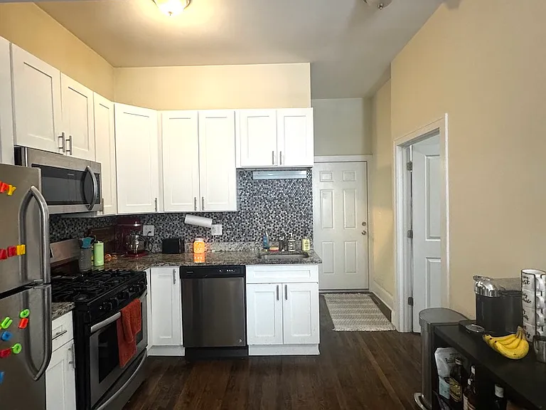 2619 N Southport Ave #1F — Photo 3