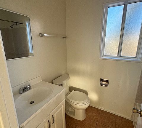 2nd image of 1108 E Villa St #H