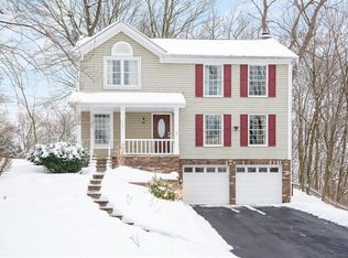 1624 Forest Ridge Dr, Pittsburgh, PA 15237