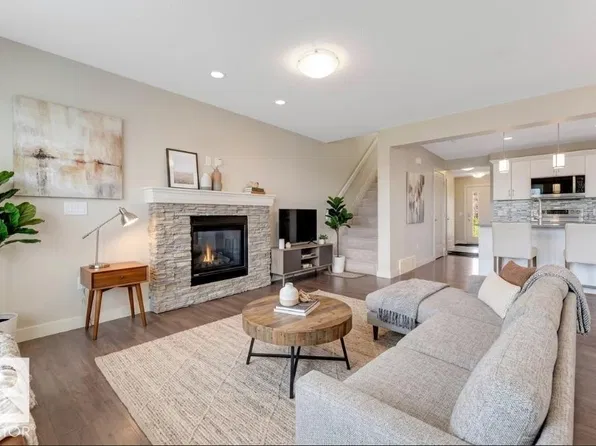 2296 Casey Cres SW, Edmonton, AB T6W 3M8