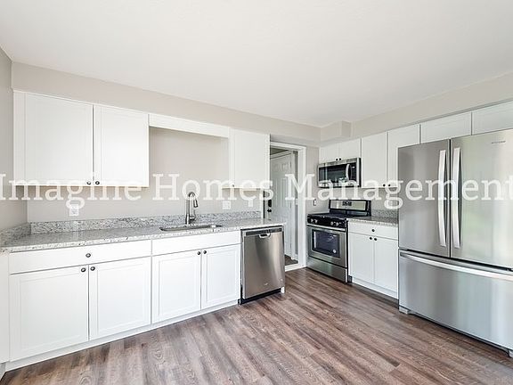 4th image of 199 Beachwood Ave