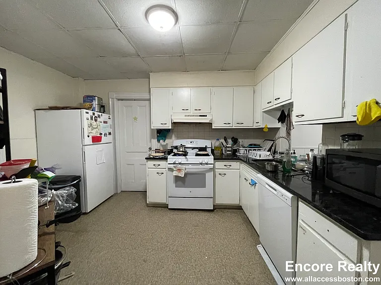 11 Park St #6 — Photo 16