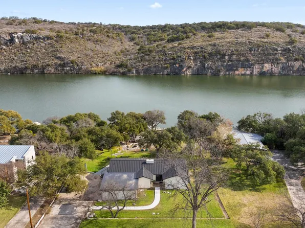 1204 Los Escondidos Street, Marble Falls, TX 78654