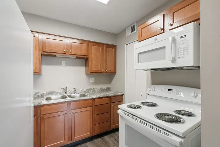 Flats at Greentree — Photo 4