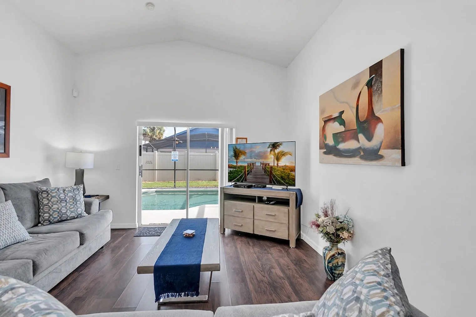 3 bed, 2.0 bath, 1237 sqft, $4,728 — Photo 4