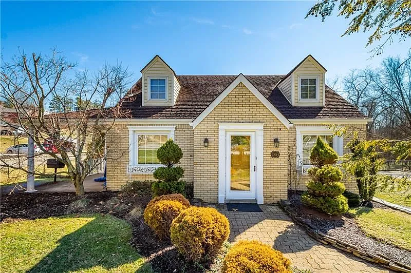 209 Coral Dr photo 1