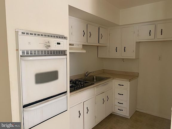 4th image of 2726-32 E Indiana Ave #A