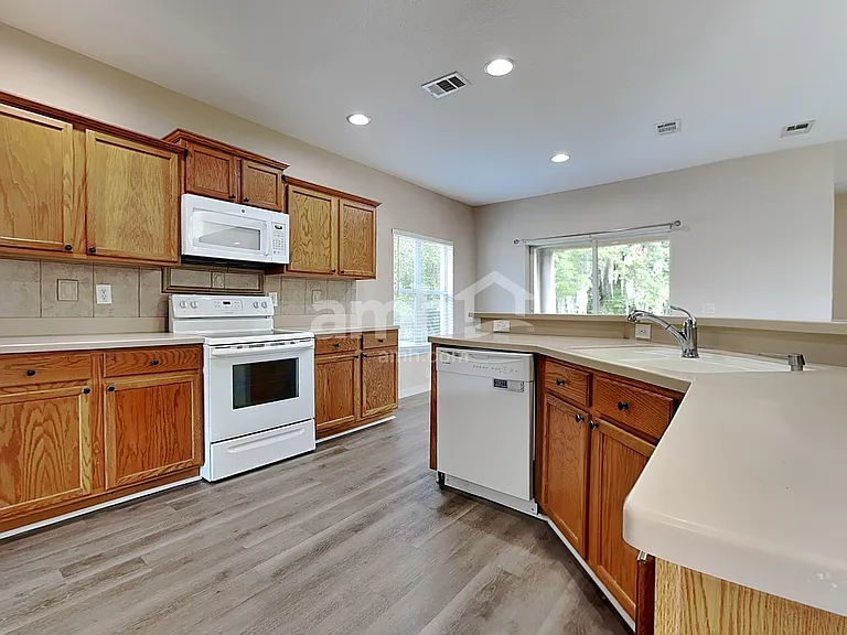 25741 Crippen Dr — Photo 3