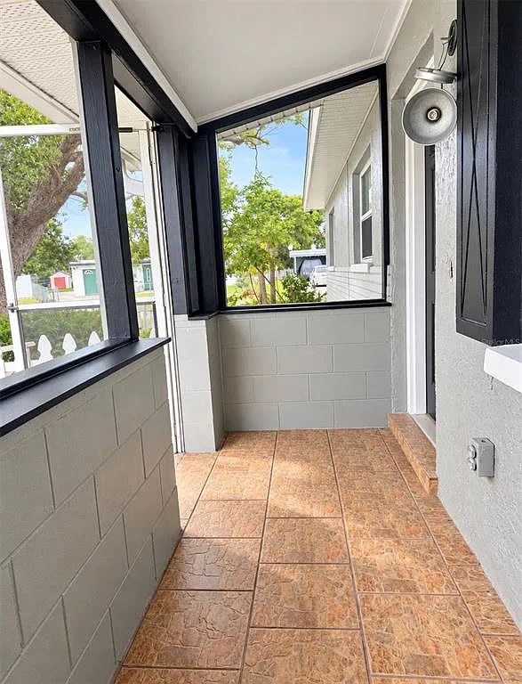 3 bed, 1.0 bath, 1230 sqft, $2,100 — Photo 4