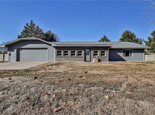 18748 Chmidling Dr, Leavenworth, KS 66048