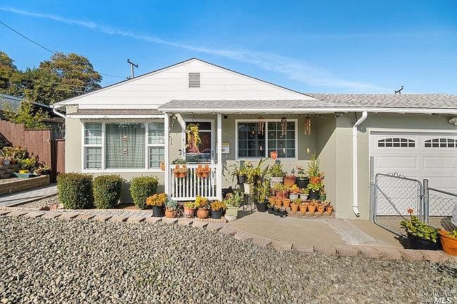 1st image of 3509 Fernwood Dr