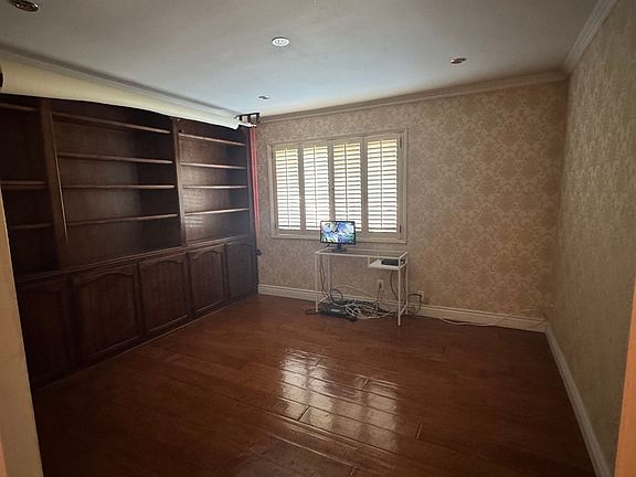 3rd image of 2614 Deanne Dr