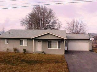 294 McLaughlin Rd, Yakima, WA 98908
