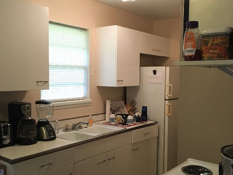 2nd image of 9329 La Grange Rd APT 3