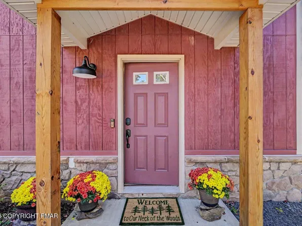 202 Tanglewood Dr, Pocono Pines, PA 18350