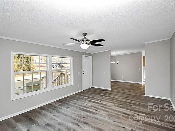 3rd image of 1053 Lakeland Ave