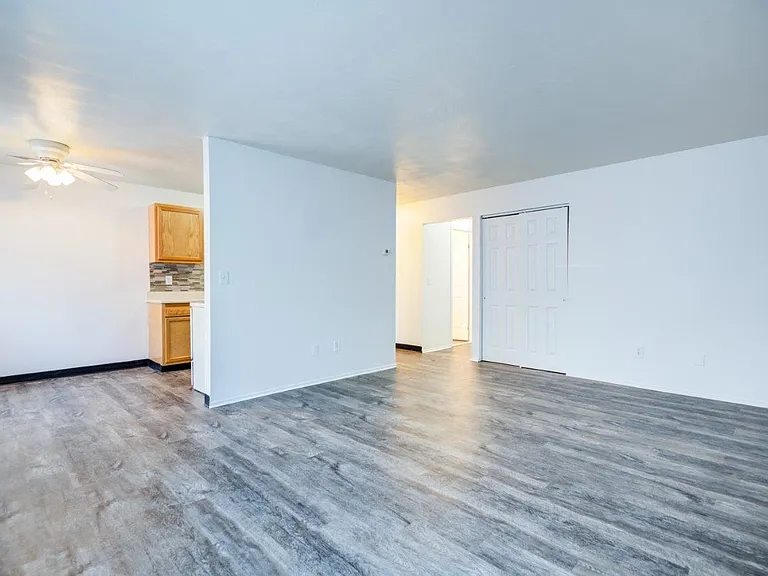 Lake Vista Apartment Homes — Photo 10
