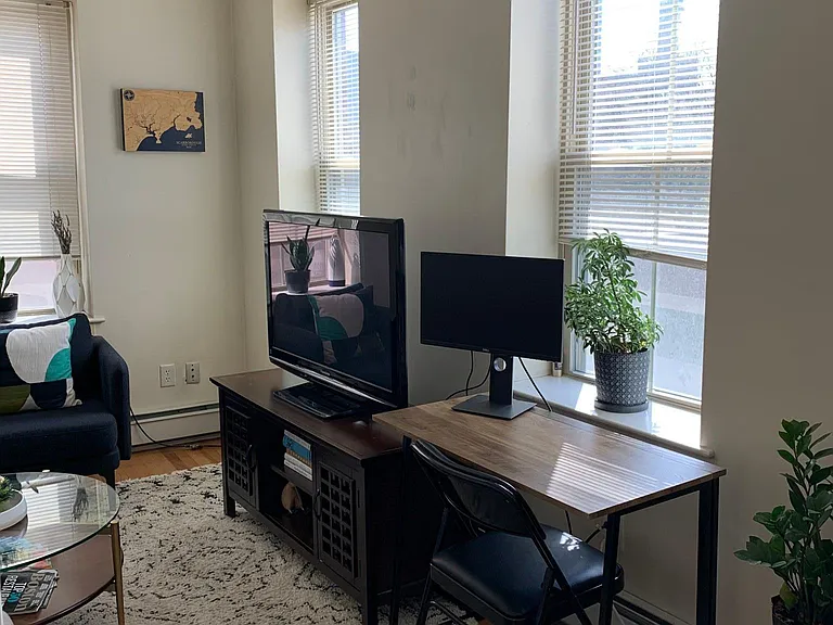 429 Hanover St #4F — Photo 9
