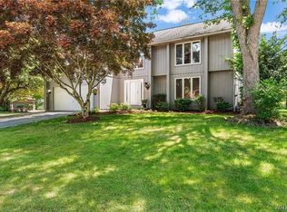 2 Goldfinch Ct, Amherst, NY 14228