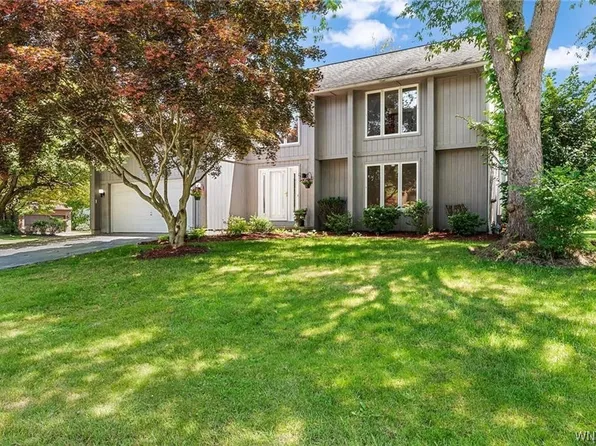 2 Goldfinch Ct, Amherst, NY 14228