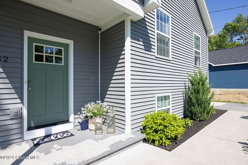 3rd image of 82 Peck Avenue