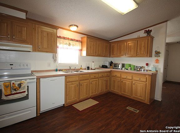 3rd image of 909 Clearview Path