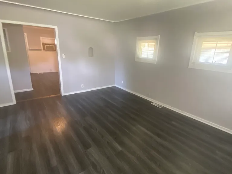 633 Foredale Ave — Photo 2