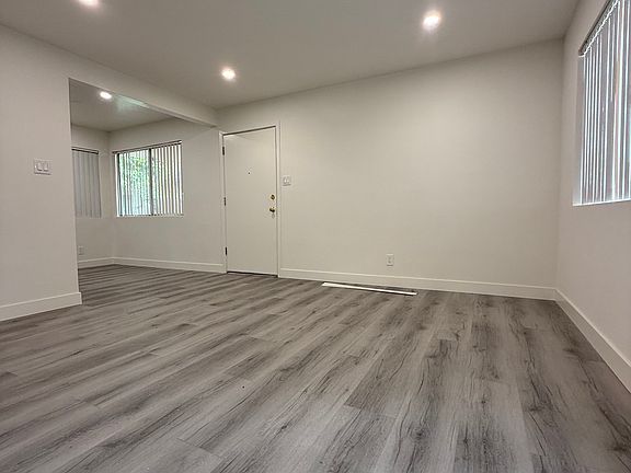 4th image of 2700 Via Paseo APT 2