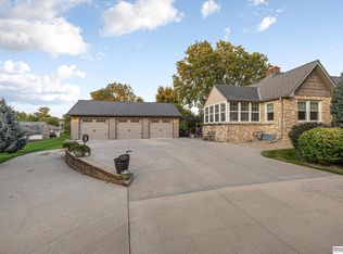 209 Bellevue Blvd N, Bellevue, NE 68005