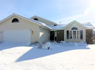 5205 Golden Leaf Trl, Madison, WI 53704