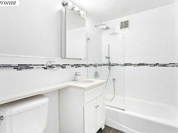 5th image of 233 W 16th St
