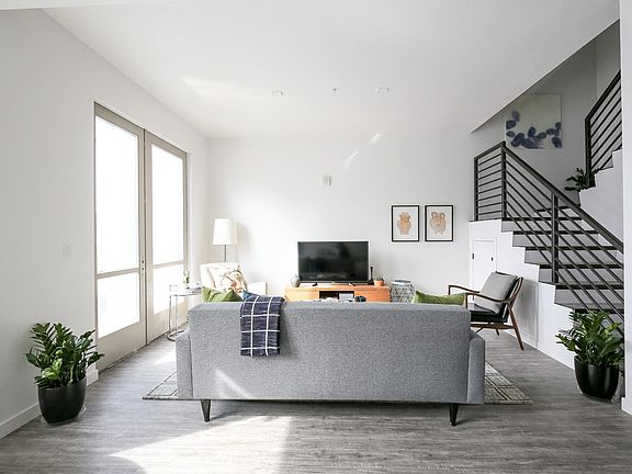 3rd image of 3030 Chapman St #103