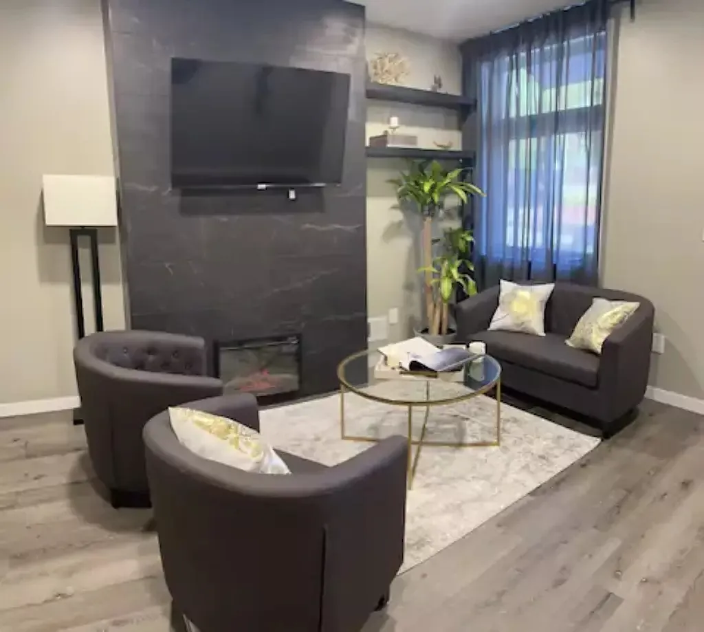 2 bed, 650 sqft, $2,250 — Photo 2