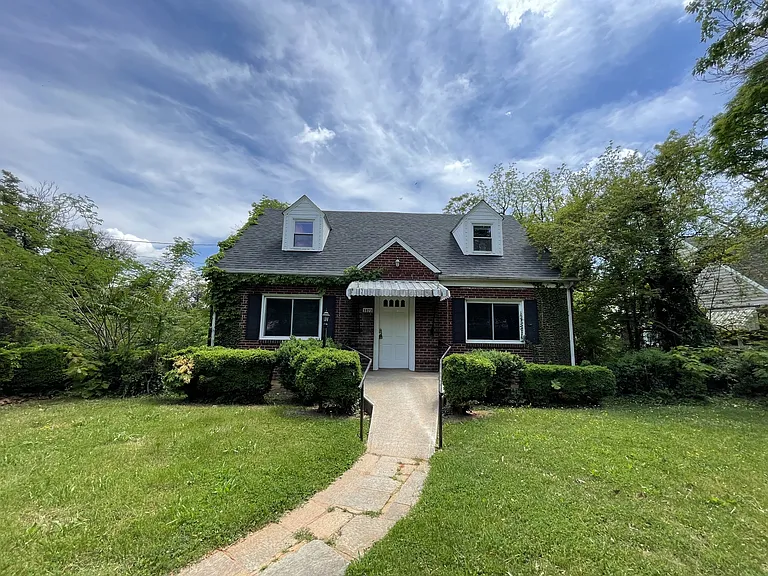 3873 S Amherst Hwy — Photo 1