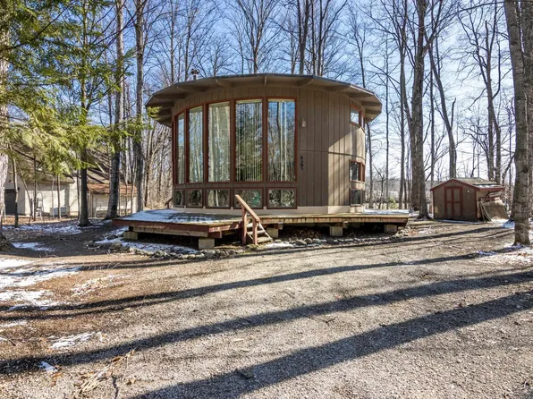 4161 S Hemlock Rd, Cedar, MI 49621