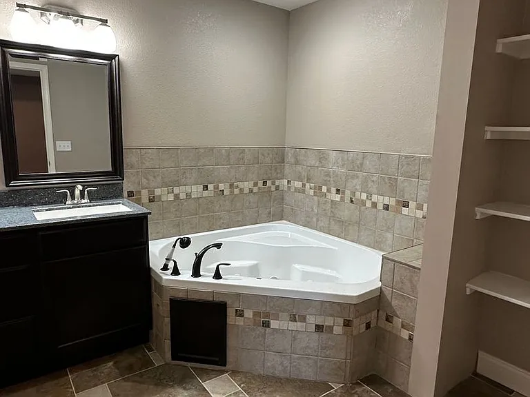 333 Lyle Curtis Cir — Photo 27