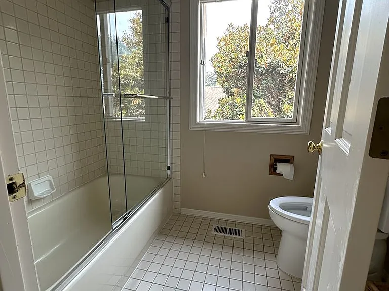20307 NE 15th Pl — Photo 33