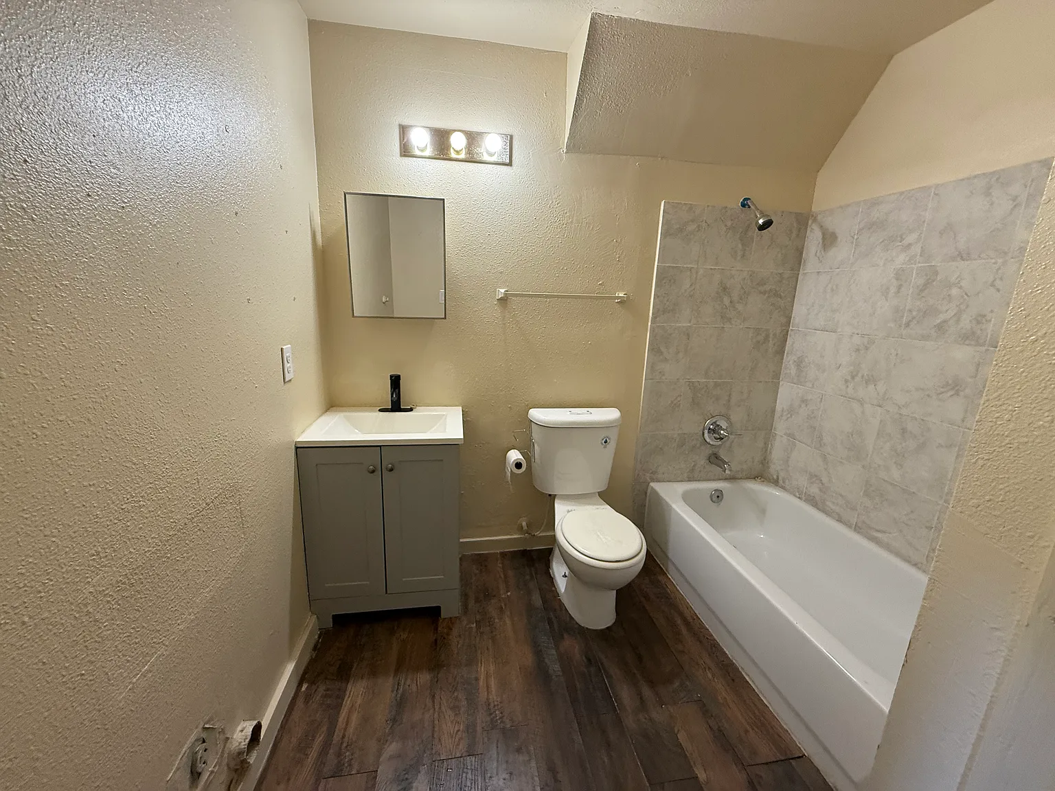 3 bed, 1230 sqft, $1,300 — Photo 3