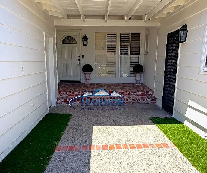 1630 Miracosta St — Photo 2